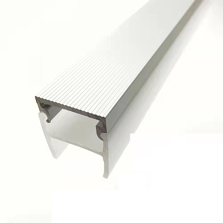 単一のLEDが失敗した場合、プロファイルを削除せずにライトストリップを部分的に交換できますか？